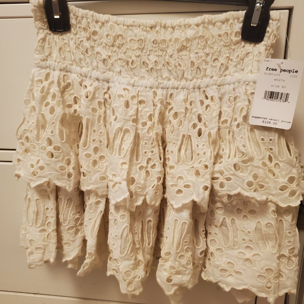 NWT Free People White Eyelet Tiered Cotton Miniskirt - Picture 3 of 4